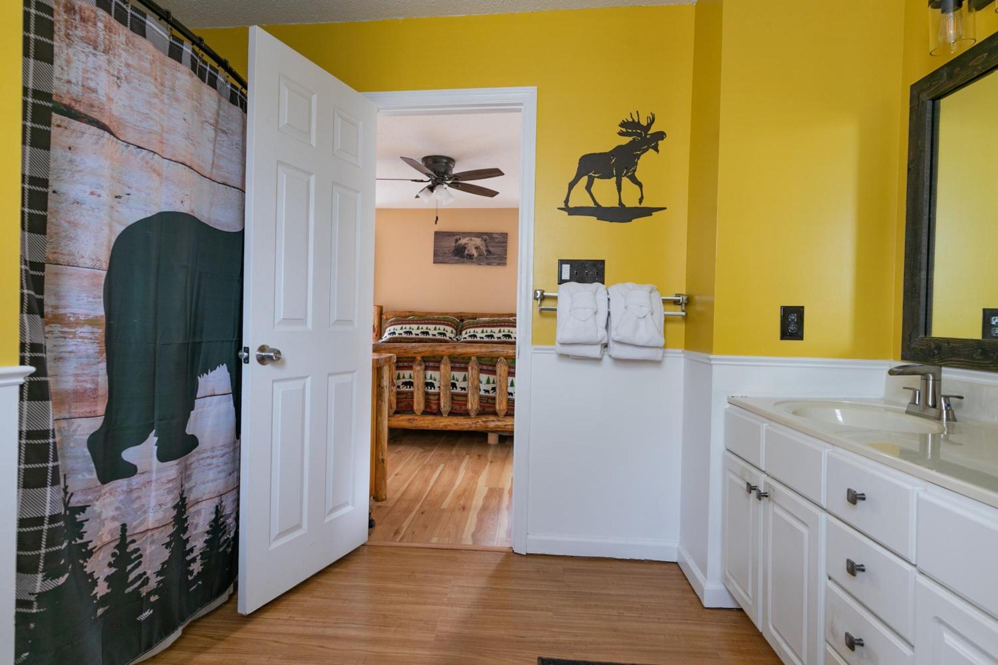 Heavenly View - Bear Themed Cabin, Hottub, Dog-Friendly, Near גטלינבורג מראה חיצוני תמונה